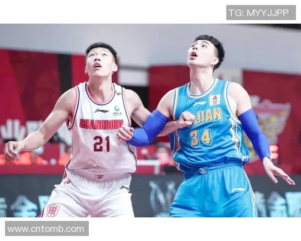 张昊：从普通少年到篮球场上的璀璨明星的成长之路与奋斗故事